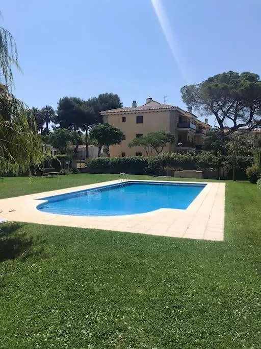 Apartamento 6 Personas Con Piscina Y Parquing Platja d'Aro 0*,  Spain